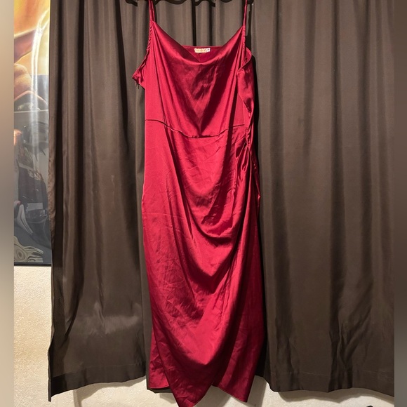 ZOMVA RED Satin Dress - Picture 7 of 7